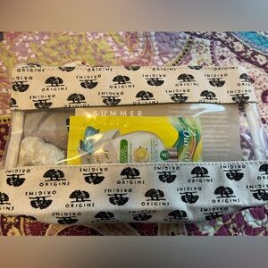 Origins Beige and Black Cosmetic Bag with Skincare Set